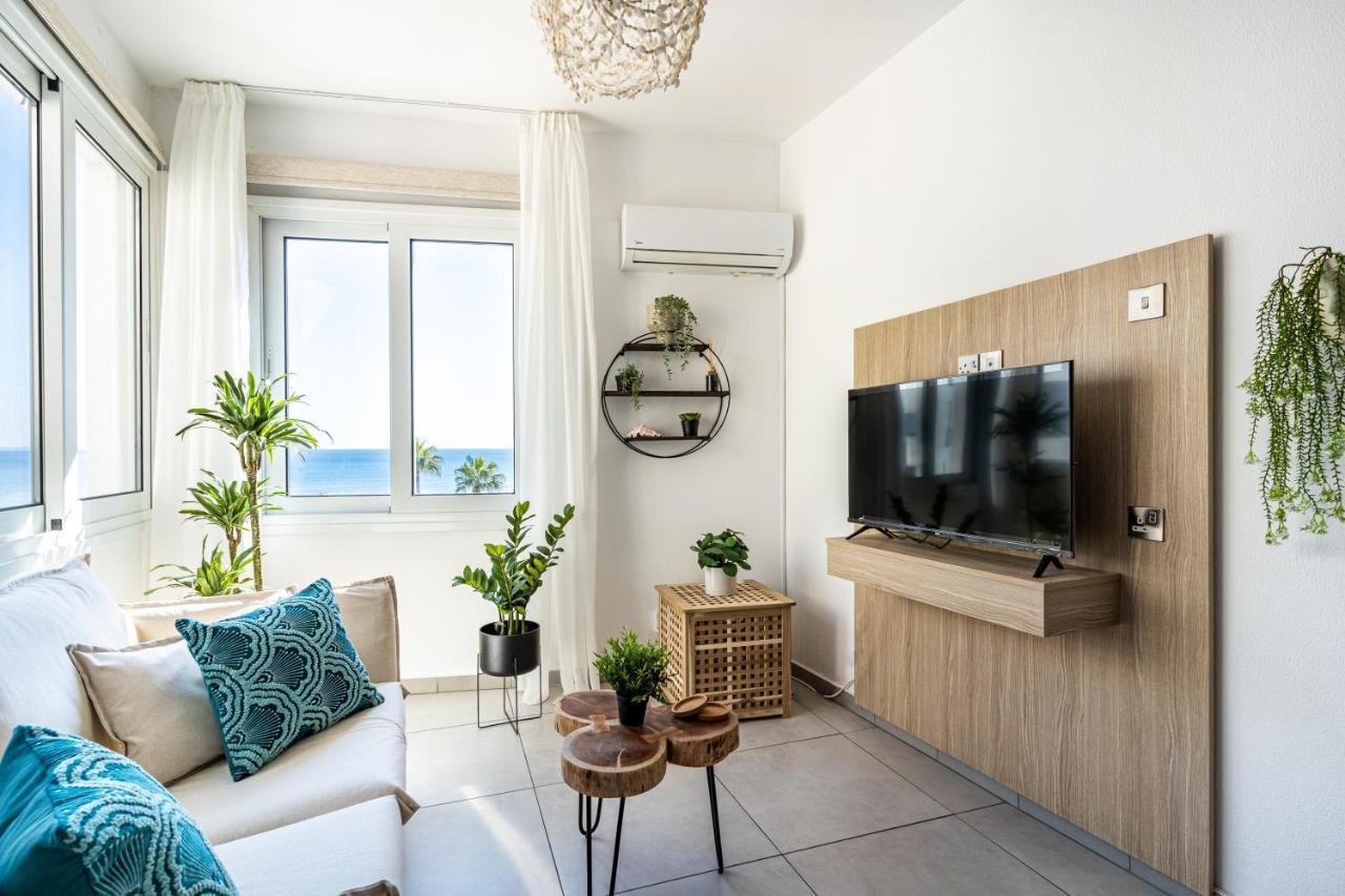 Whispering Palms 1-Br Apt By Finikoudes Beach Λάρνακα Εξωτερικό φωτογραφία
